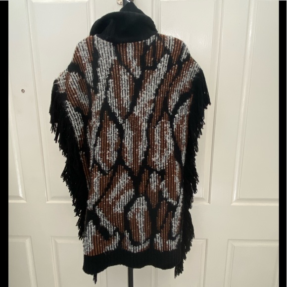 NWT-BCBG MAXAZRIA Combo Fringe Poncho Sweater XS/S - Picture 4 of 4